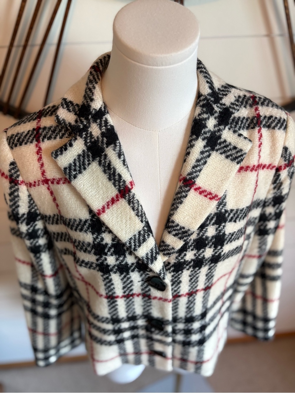 Vintage 90’s Louben Red-Cream-Black Plaid (Similar to Burberry)Cropped Jacket(8) - Picture 4 of 11